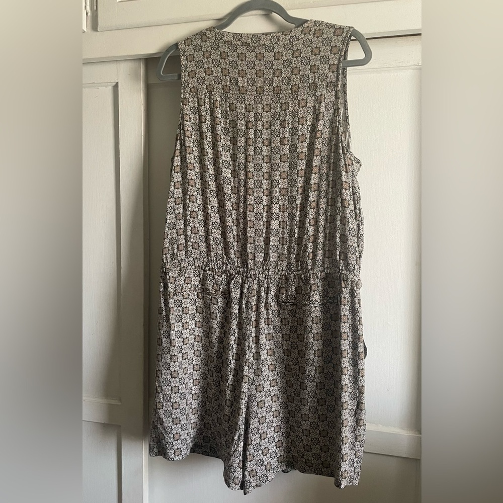 Caslon Short Romper. Pre-Owned. - Picture 2 of 5